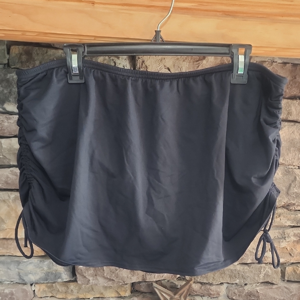 Lands' End Bathingsuit  Black Ruched Skirt Sz 18
